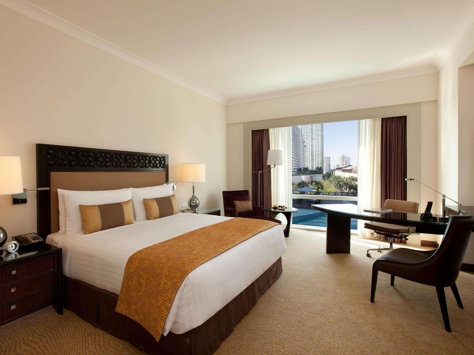 Fairmont Makati Hotel Makati City Exterior foto A room at the hotel